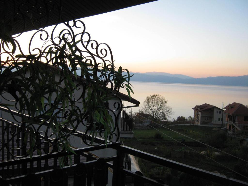 Risto'S Guest House Elshani Rom bilde